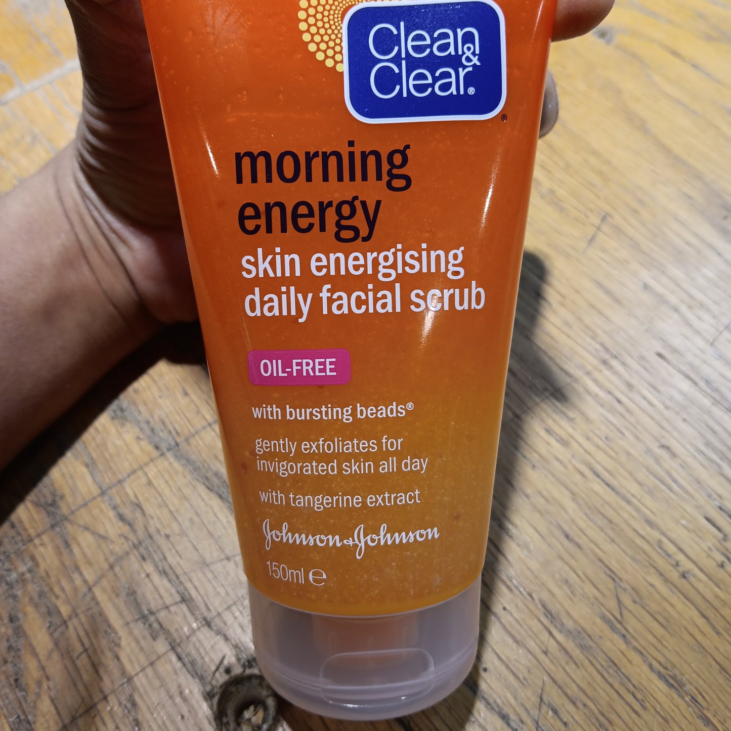 Johnson & Johnson Clean &clear  facial scrub